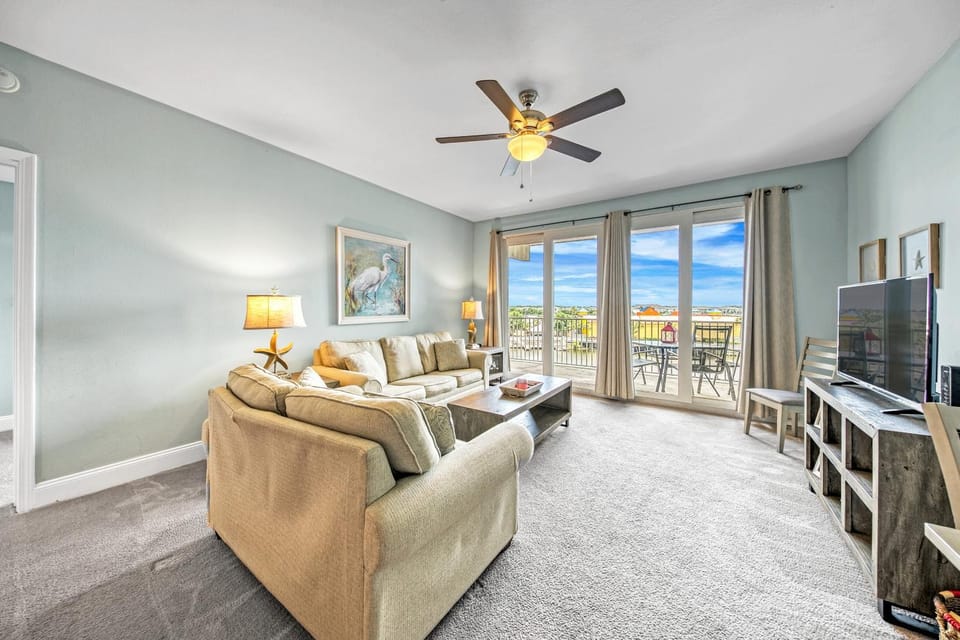 On the 3-d Floor, Laketown 324 - Large 2 BD , Great Views and Amenities House in Panama City Beach