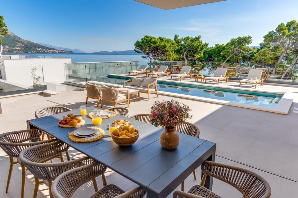 Patio, Day, Natural landscape, View (from property/room), Balcony/Terrace, Dining area, Mountain view, Pool view, Sea view, Swimming pool, sunbed