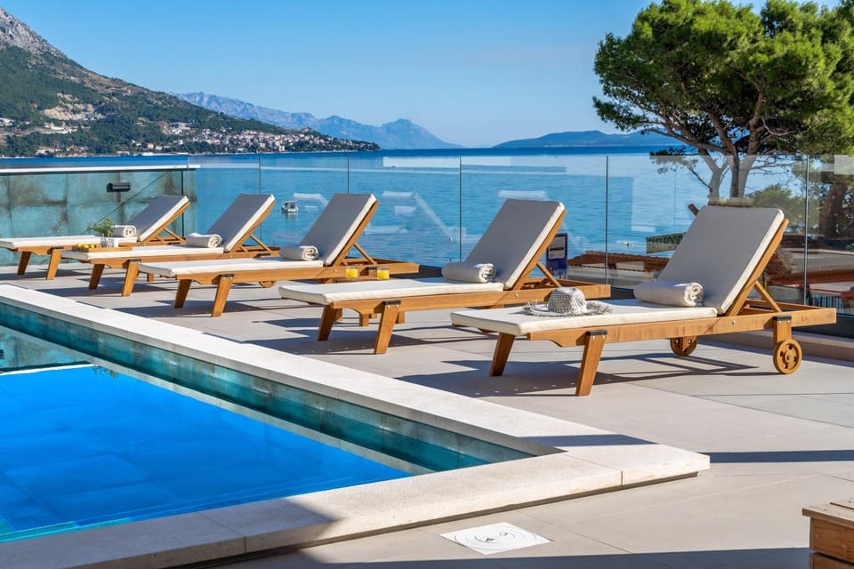 Day, Natural landscape, Mountain view, Pool view, Sea view, Swimming pool, sunbed