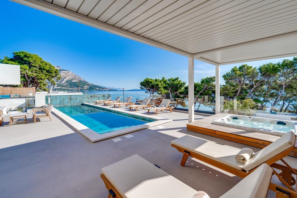 Patio, Day, Natural landscape, Mountain view, Pool view, Swimming pool, sunbed