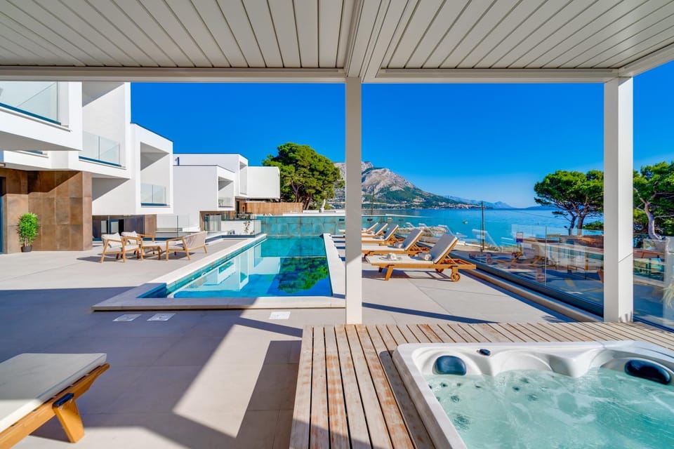 Patio, Day, Natural landscape, Hot Tub, View (from property/room), Balcony/Terrace, Pool view, Sea view, Swimming pool, sunbed