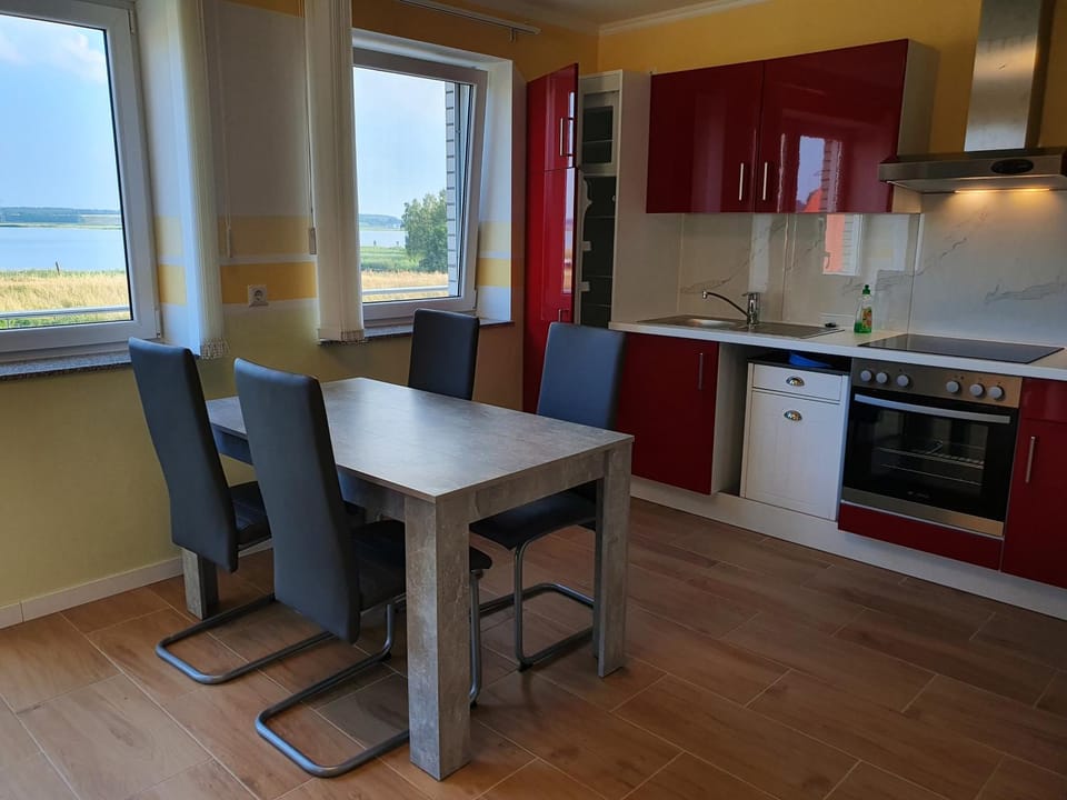 Kitchen or kitchenette, Dining area, River view