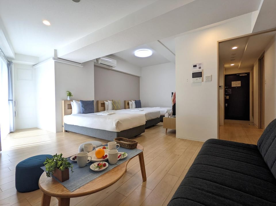 Bed, TV and multimedia, Balcony/Terrace, Photo of the whole room, Dining area, Bedroom