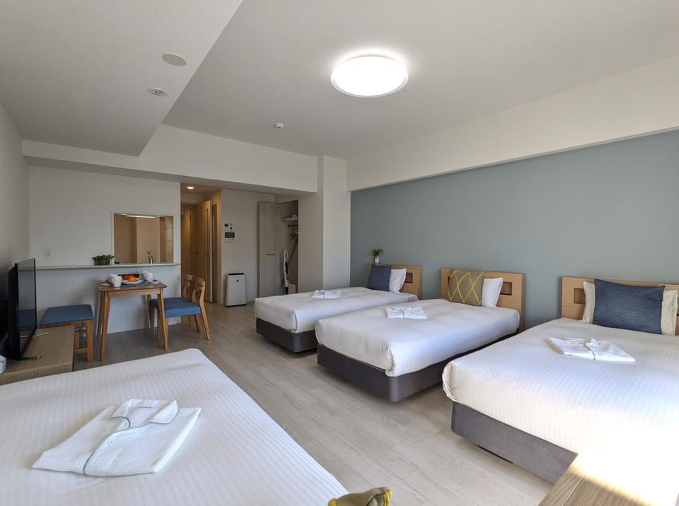 Bed, TV and multimedia, Photo of the whole room, Dining area, Bedroom
