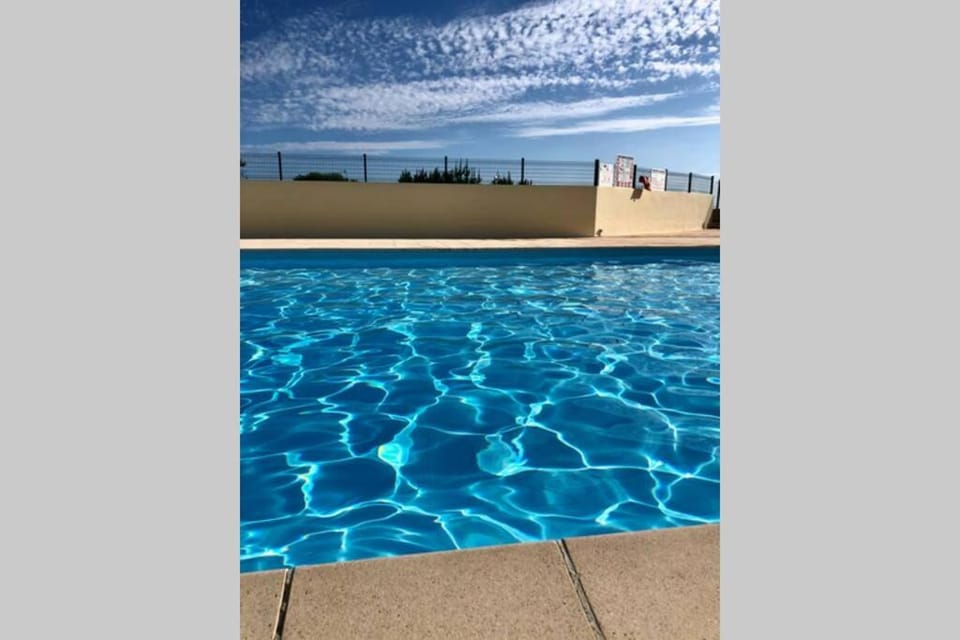 Charmant studio à 400m de la plage avec piscine Apartment in Guidel