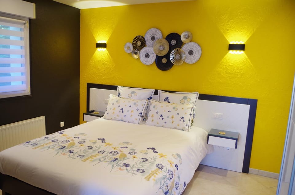 Bed, Photo of the whole room