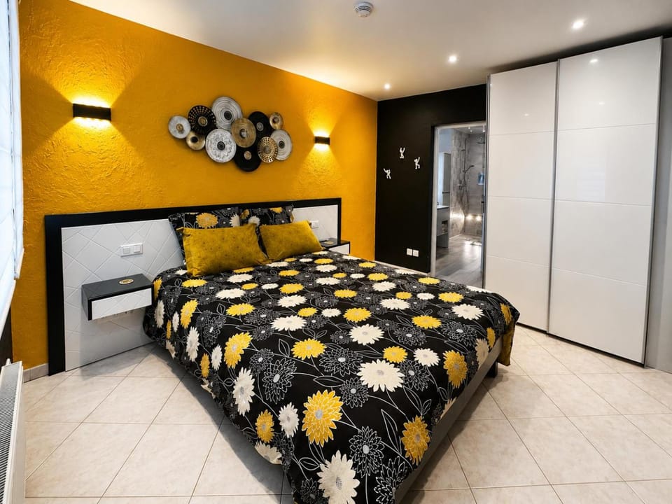 Bed, Photo of the whole room, Bedroom, wardrobe