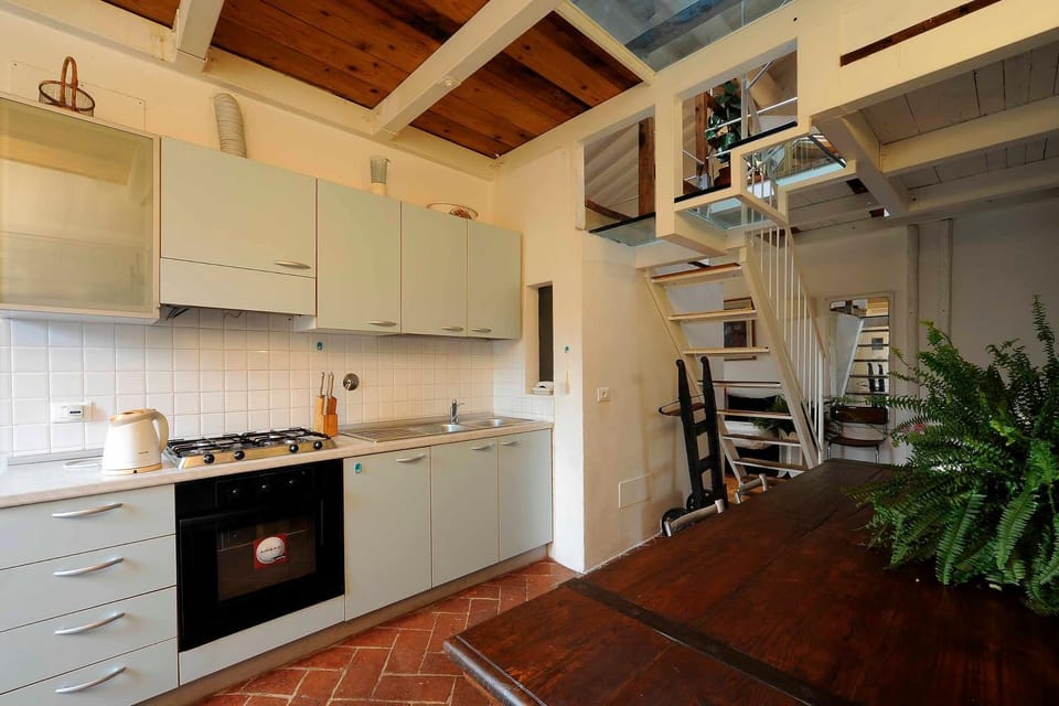 Kitchen or kitchenette, Dining area, Communal kitchen