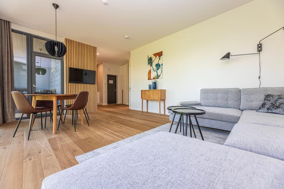 TV and multimedia, Seating area, Dining area