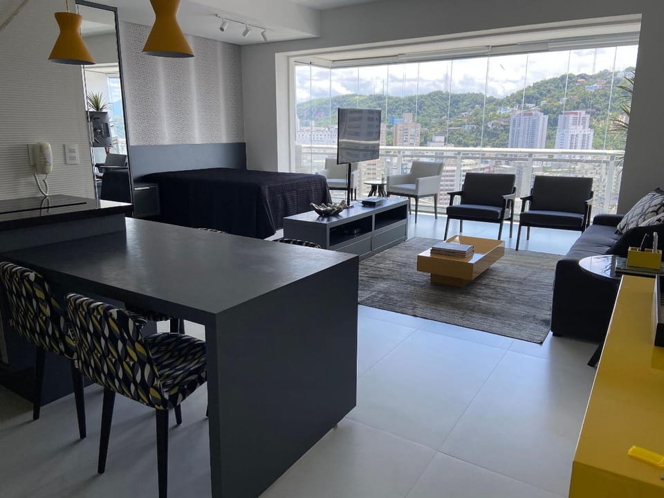 TV and multimedia, Living room, Photo of the whole room, Seating area, Dining area
