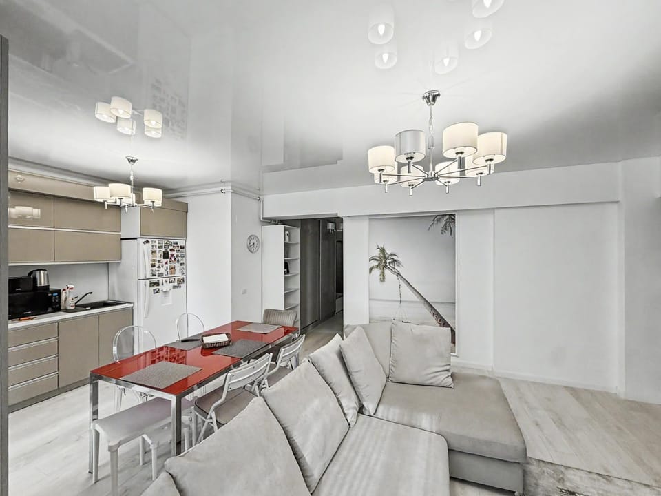 Kitchen or kitchenette, Living room, Seating area, Dining area