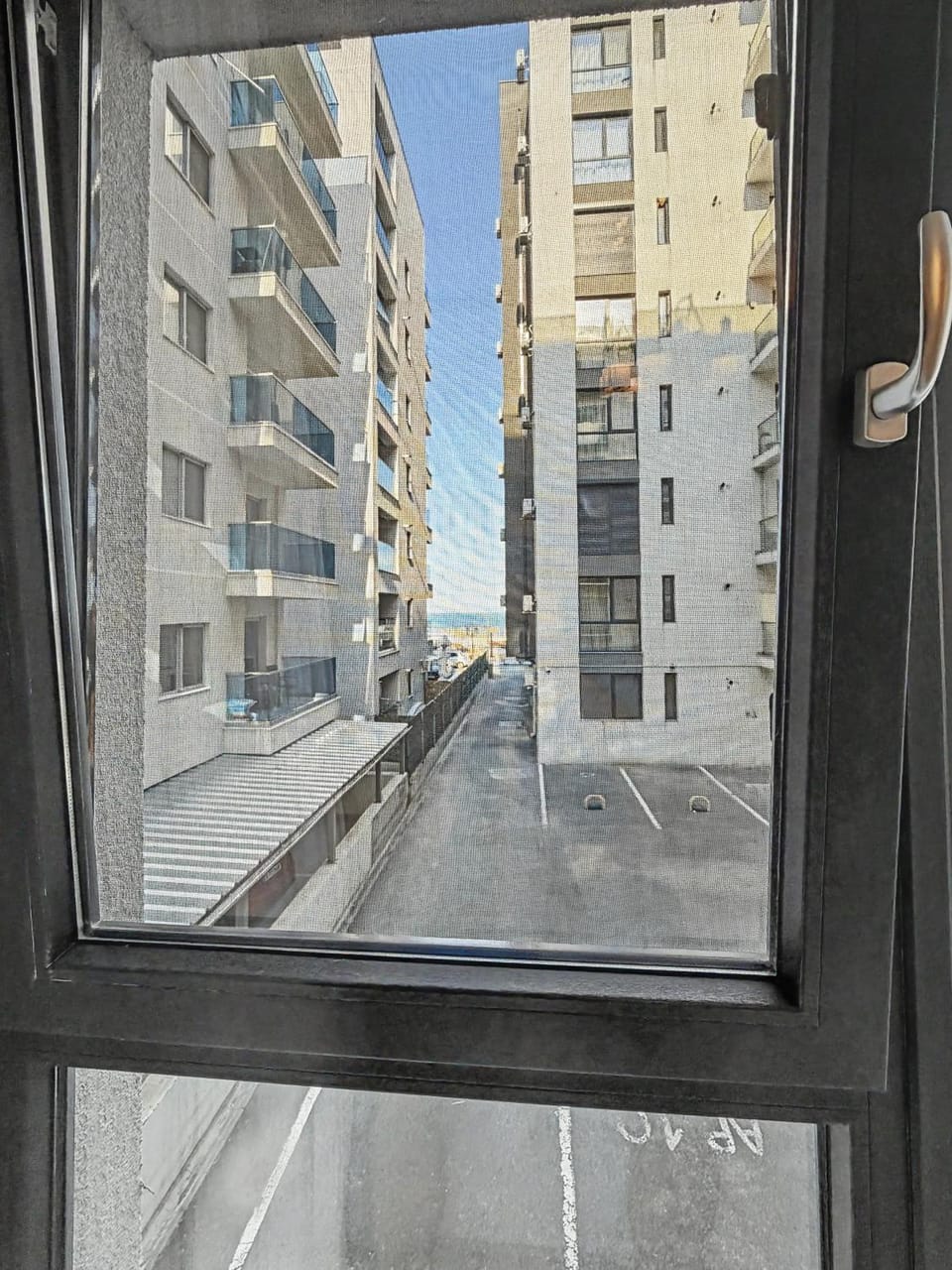 Property building, Day, Neighbourhood, City view, Street view