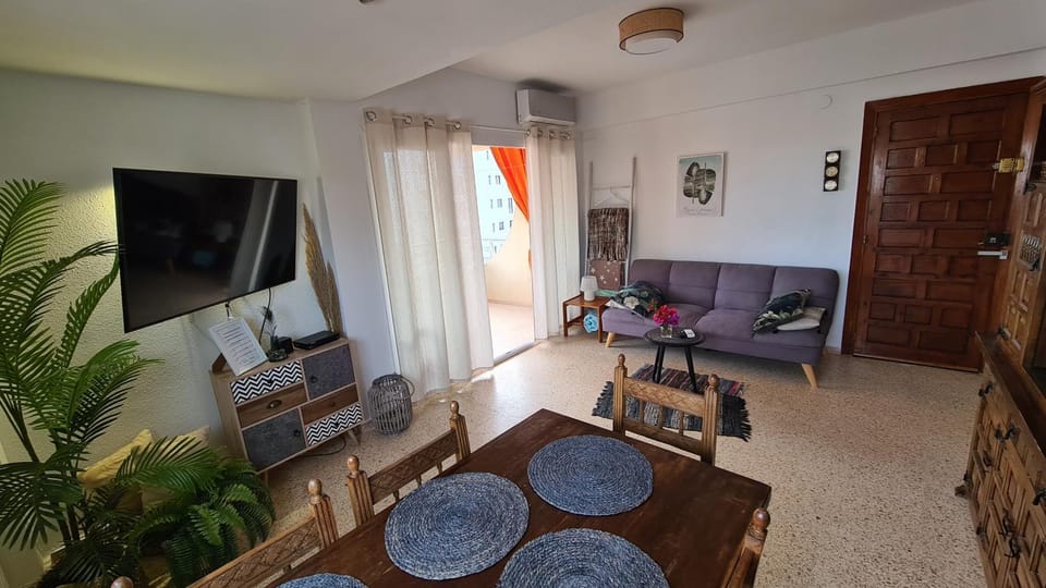 Communal lounge/ TV room, TV and multimedia, Living room, Seating area, Evening entertainment