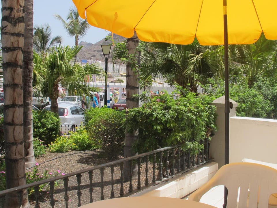 View (from property/room), Balcony/Terrace, sunbed