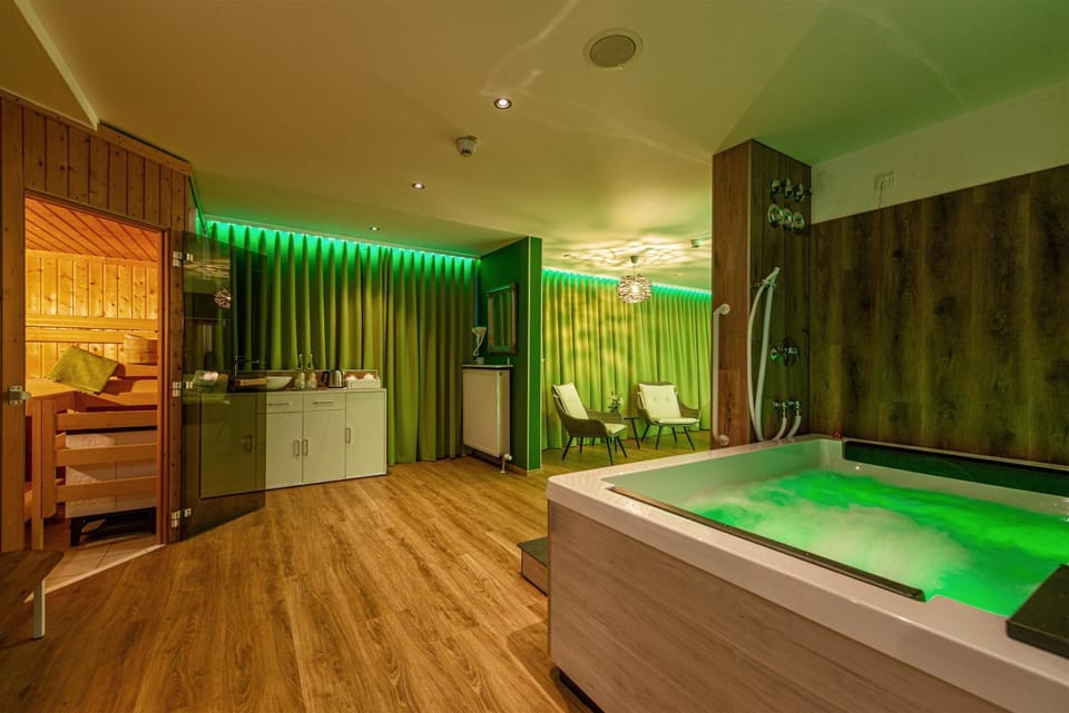 Hot Tub, Spa and wellness centre/facilities