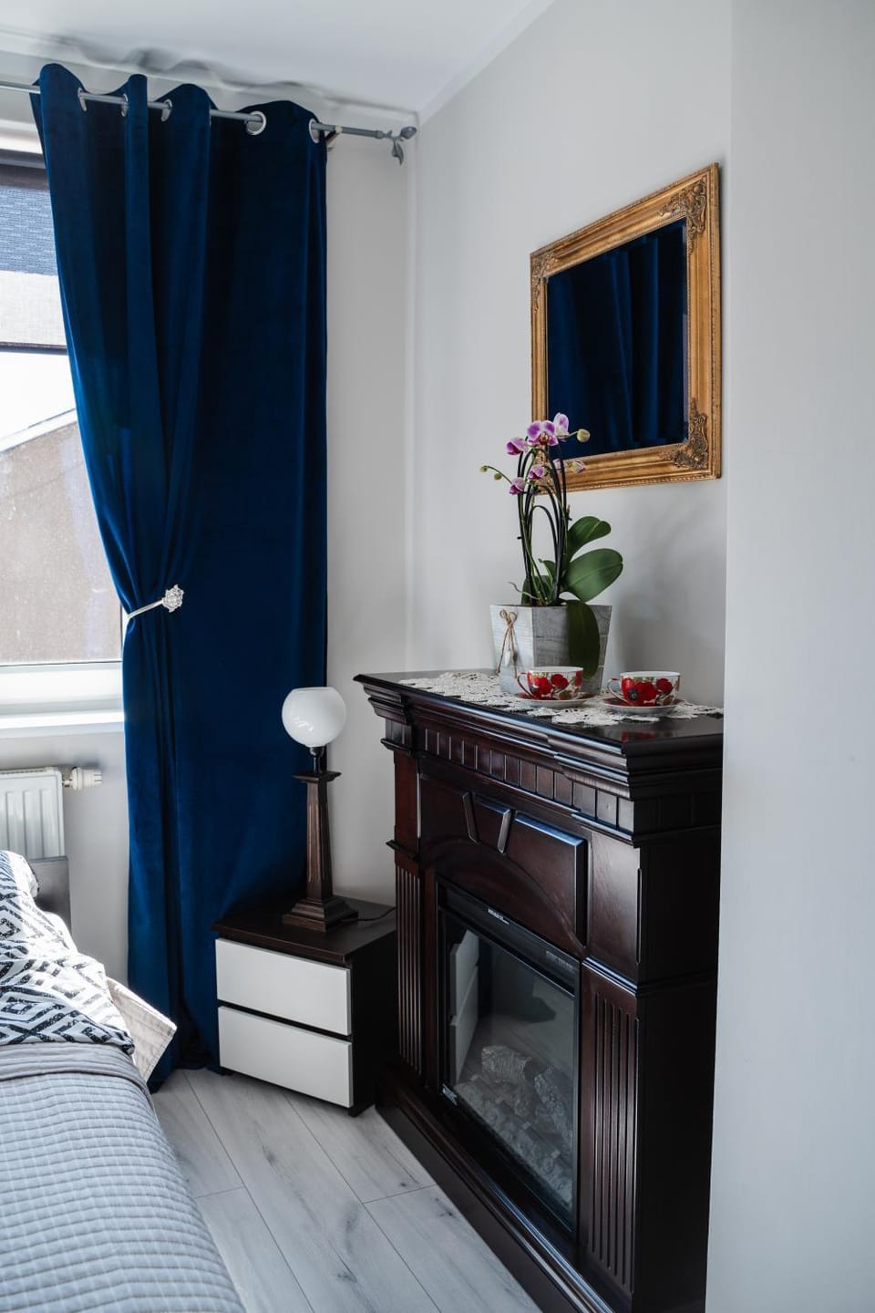 Bed, Bedroom, fireplace