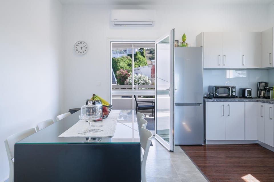 Coffee/tea facilities, Kitchen or kitchenette, Dining area, minibar, pet friendly, toaster