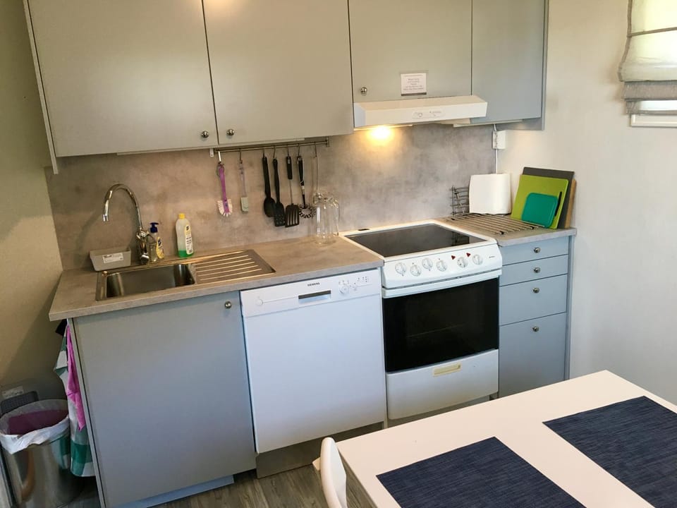 Communal kitchen, pet friendly