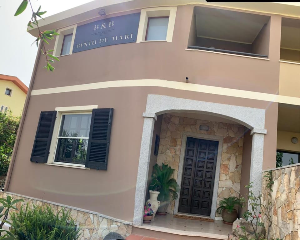 Property building, Facade/entrance, Property logo or sign