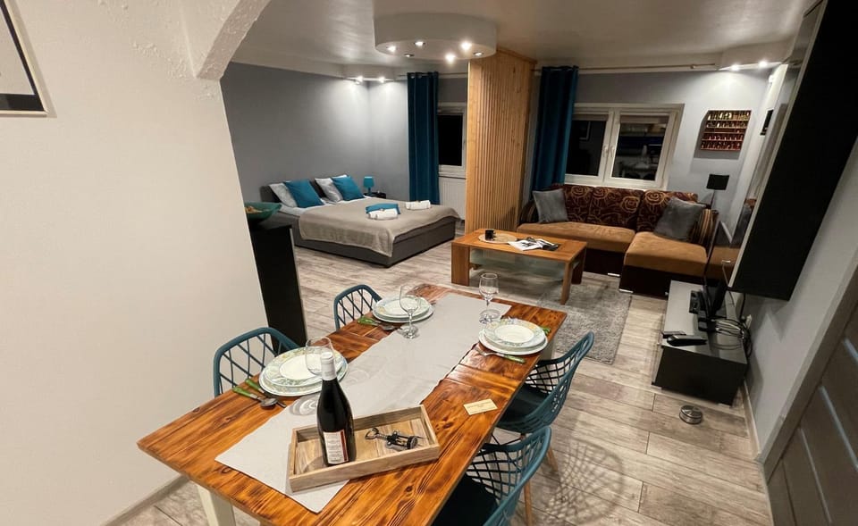 Living room, Seating area, Dining area