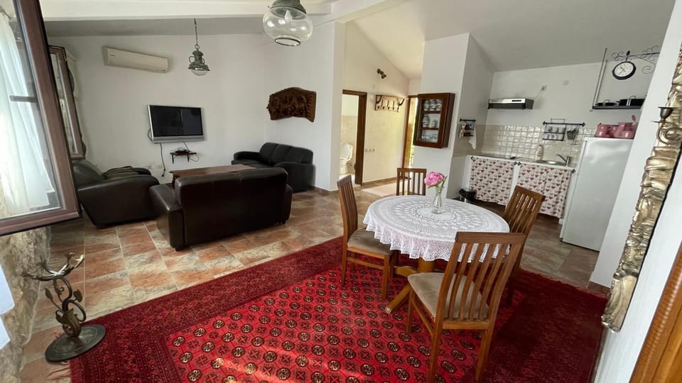 Living room, Seating area, Dining area, air conditioner