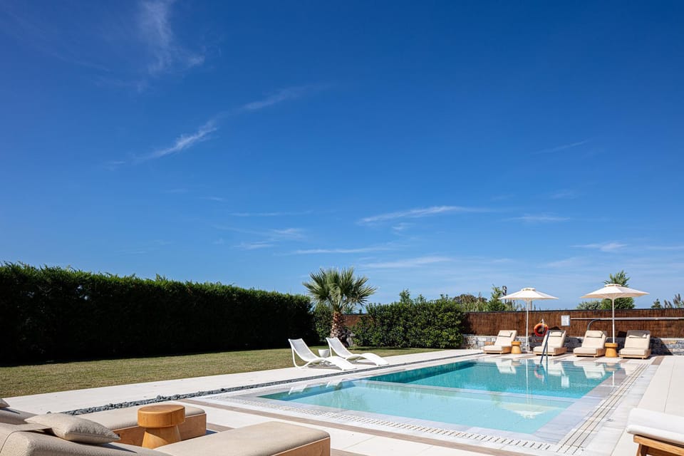Pool view, Swimming pool, sunbed