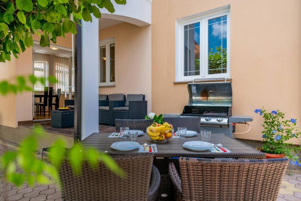 Patio, Dining area
