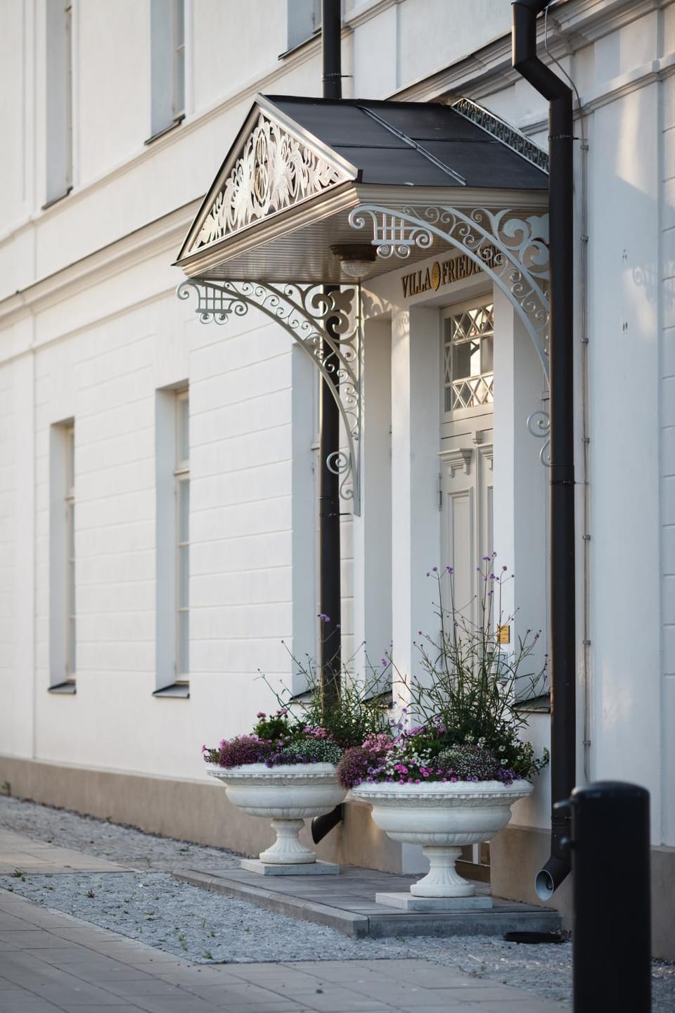 Facade/entrance