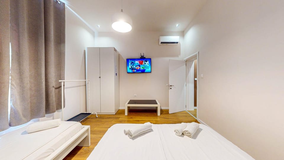 TV and multimedia, Photo of the whole room, towels, wardrobe, air conditioner