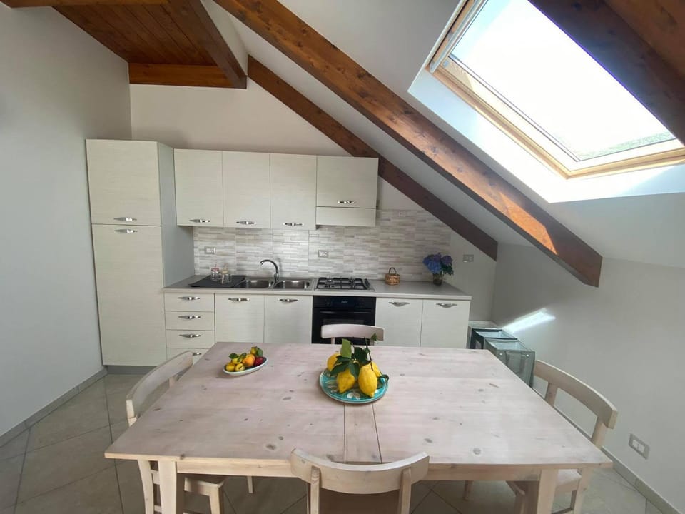 Kitchen or kitchenette, Dining area, Communal kitchen