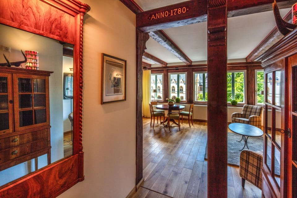View (from property/room), Photo of the whole room, Dining area, Landmark view