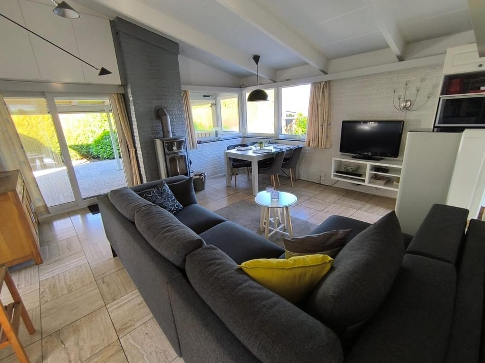 TV and multimedia, Living room, Dining area, fireplace