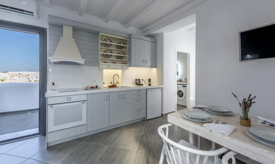 Zeus Suite Apartment in Milos