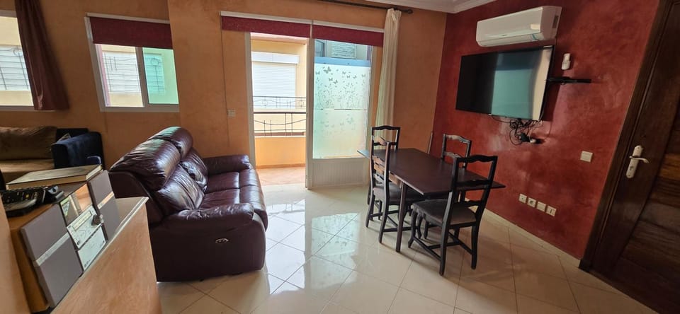 TV and multimedia, Seating area, Dining area, air conditioner