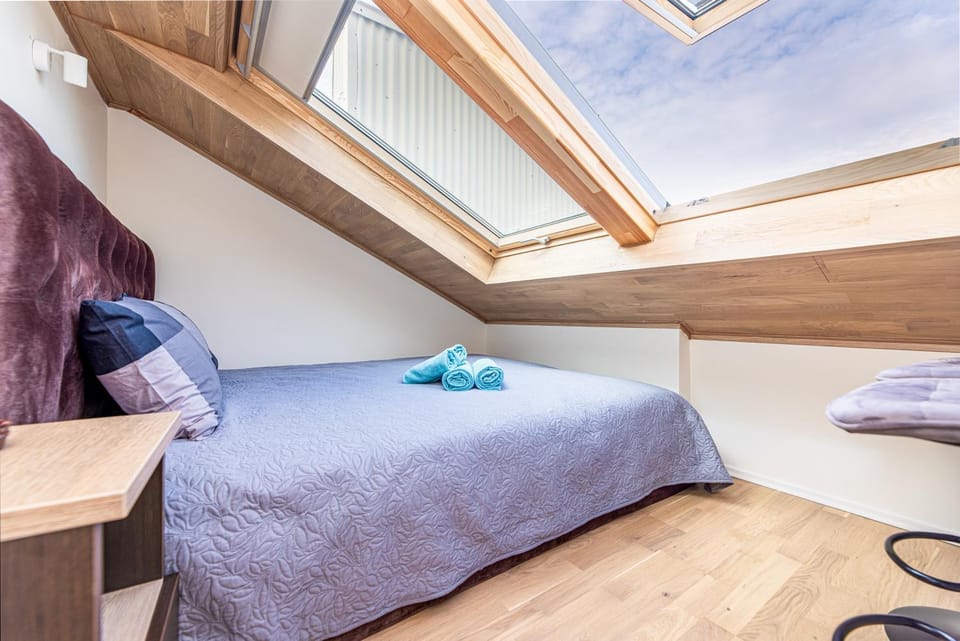 Bed, View (from property/room), Photo of the whole room, Bedroom