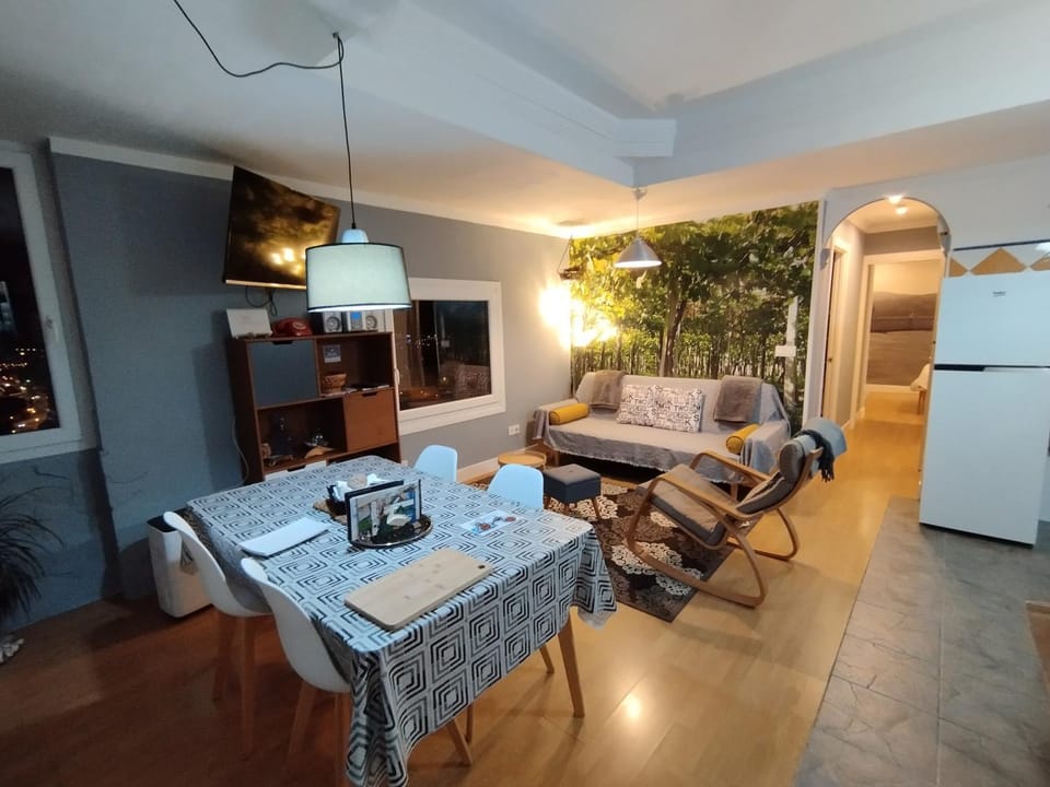 TV and multimedia, Living room, Seating area, Dining area