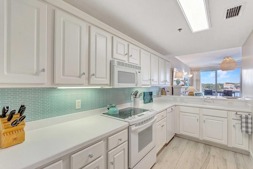 Bayfront Okaloosa Island Condo with Beach Boardwalk! Apartment in Okaloosa Island