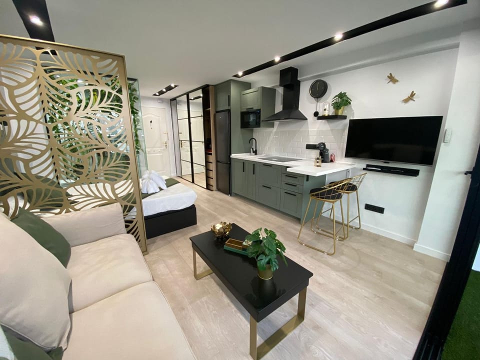Communal lounge/ TV room, TV and multimedia, Dining area