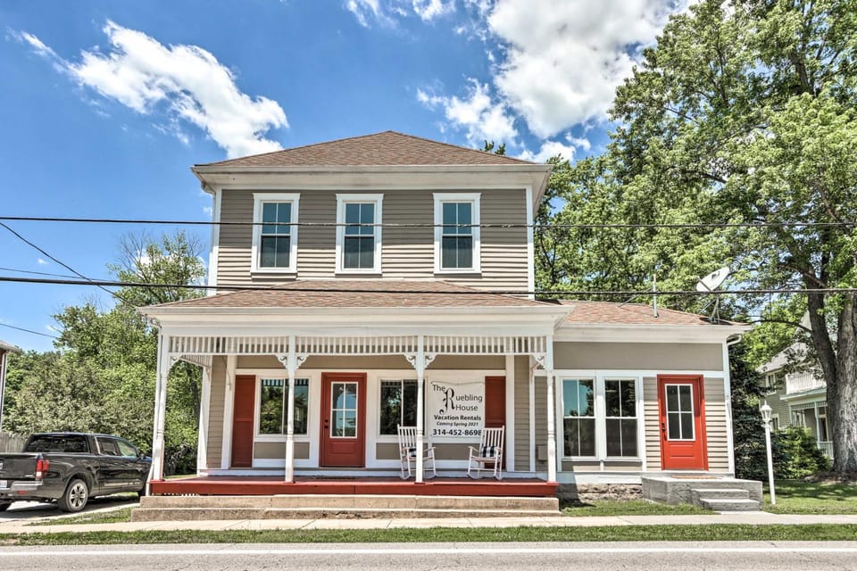 'The Ruebling House': Bright, Modern, & Renovated! Apartment in Ozark Mountains