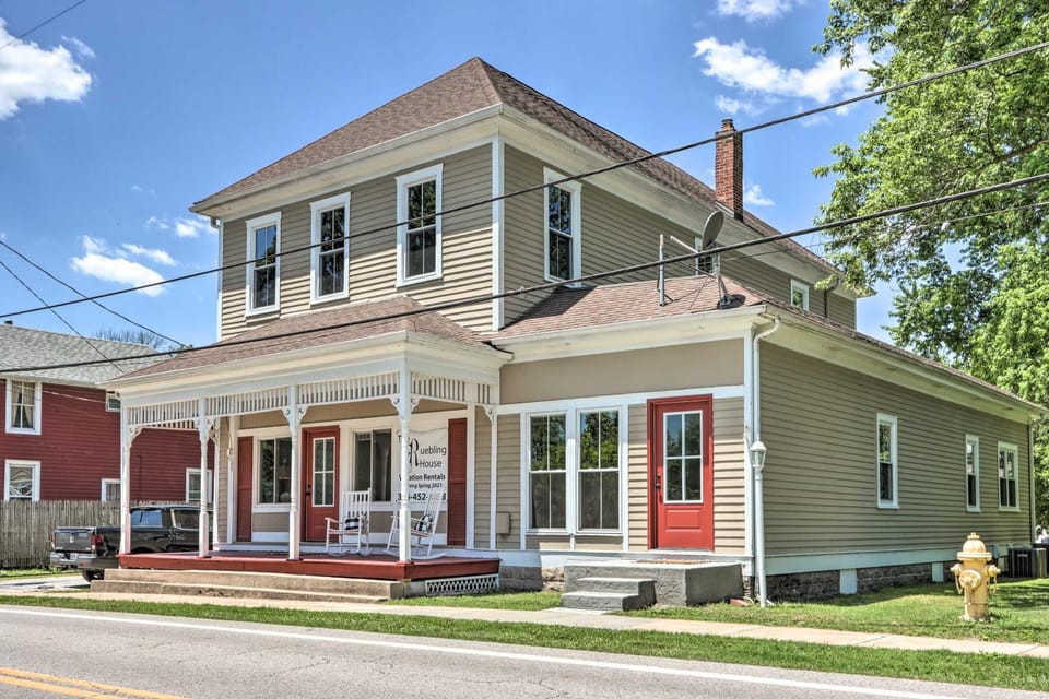 ‘The Ruebling House’ Cozy Defiance Apartment! Apartment in Missouri