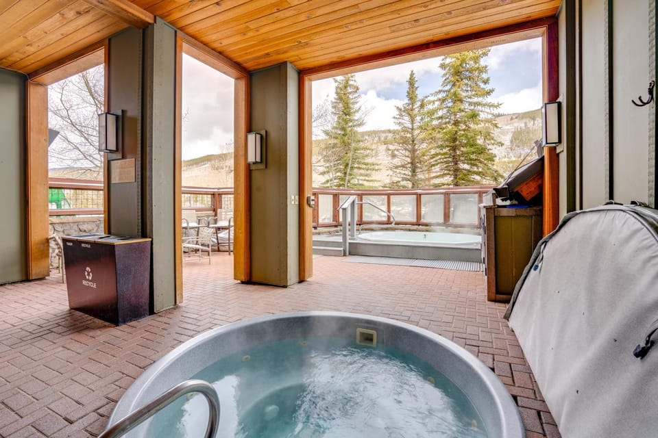 Ski-In/Out Condo w/ Hot Tub Access in Keystone! House in Keystone