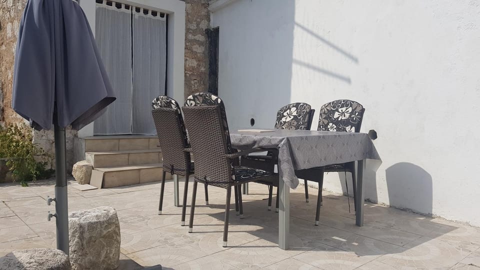 Patio, Dining area