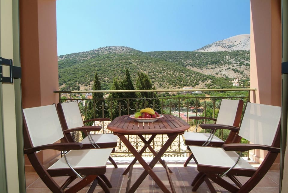 Balcony/Terrace, Mountain view