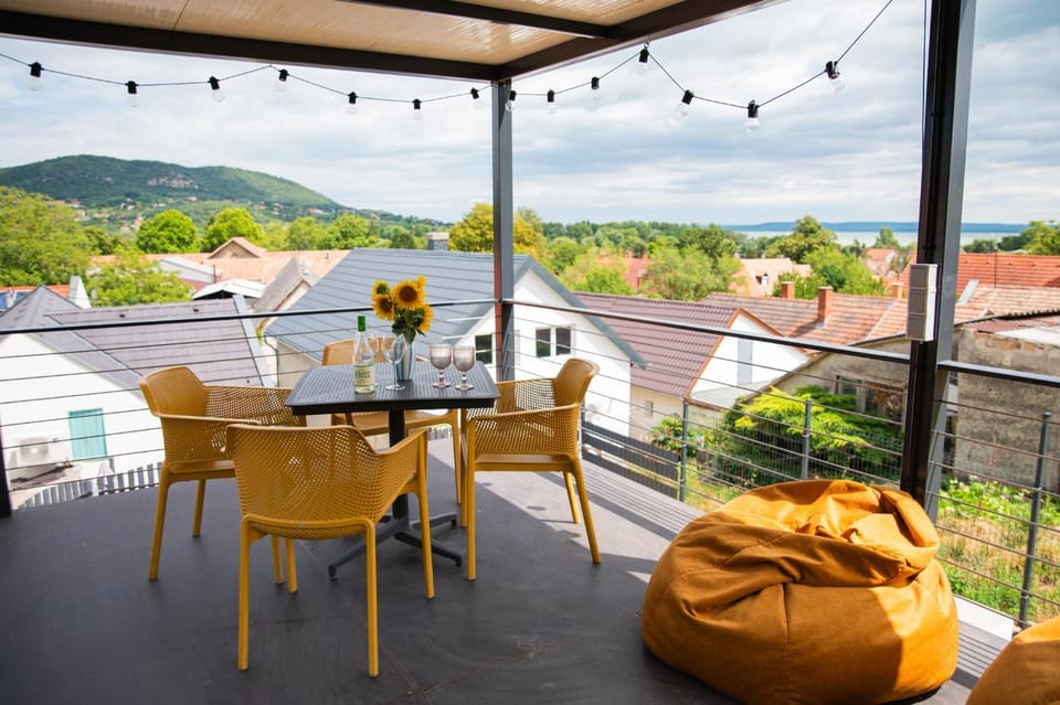 Balcony/Terrace, Lake view