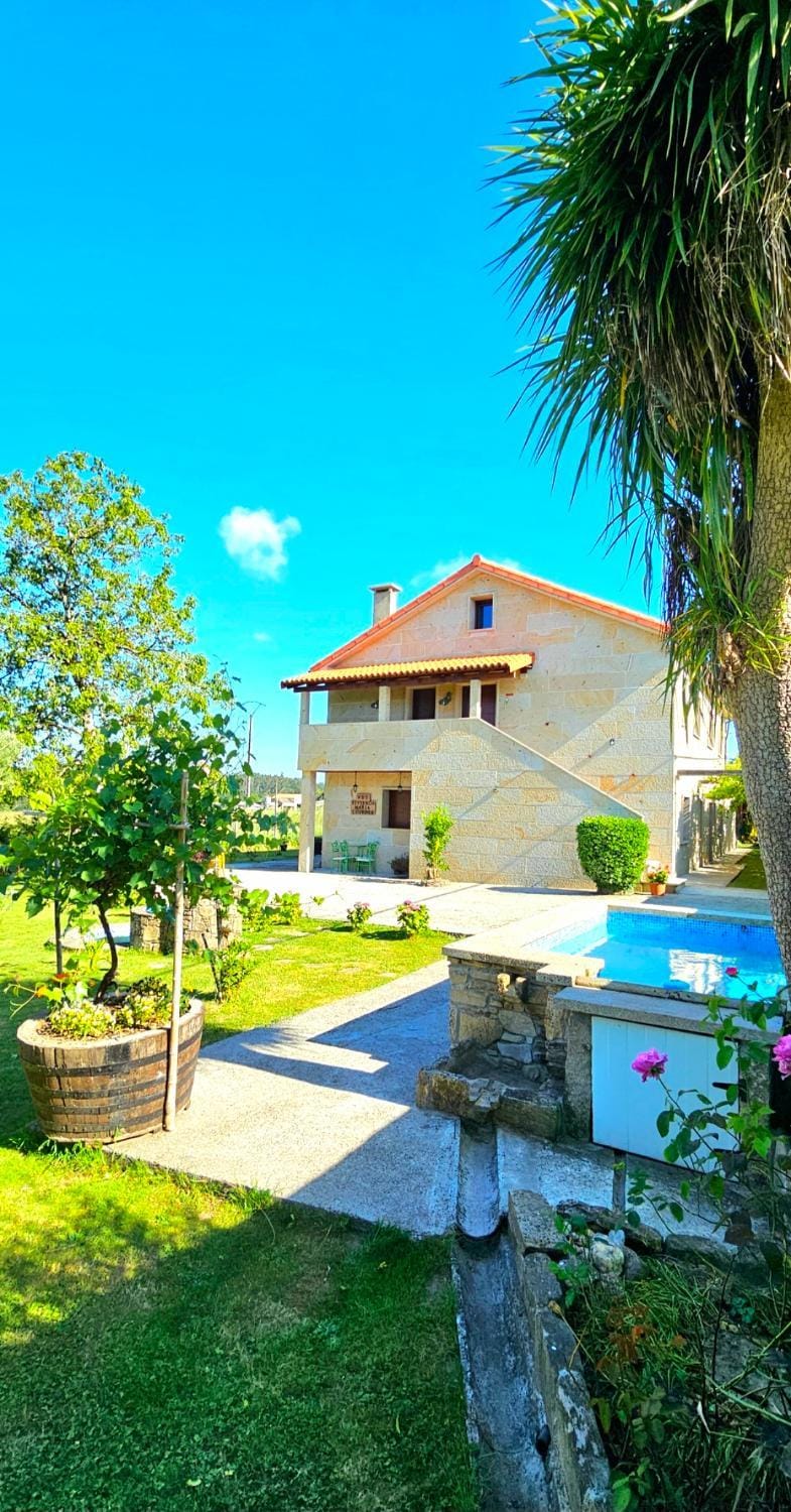 Property building, Day, Natural landscape, Garden, Pool view