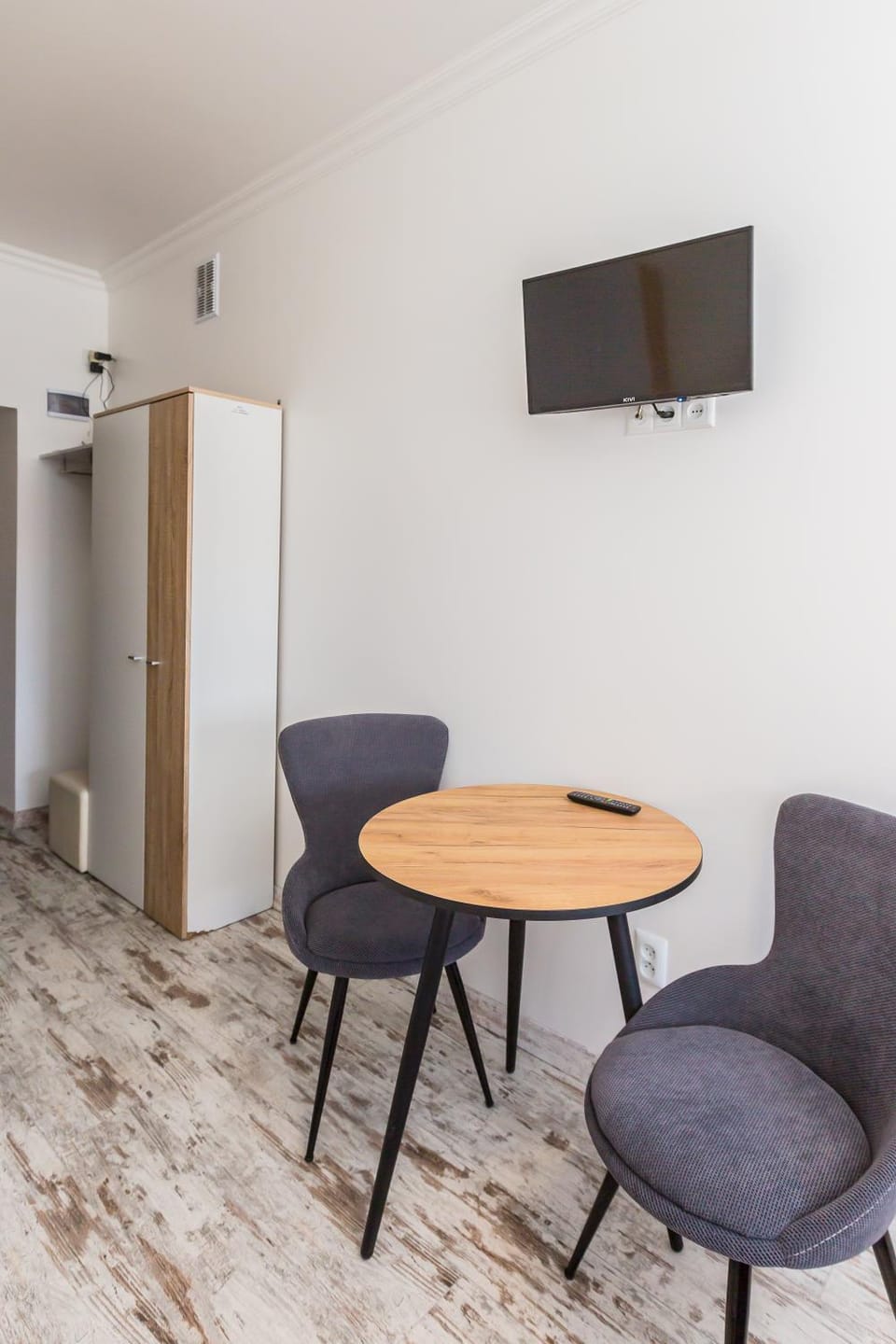 TV and multimedia, Seating area, Dining area