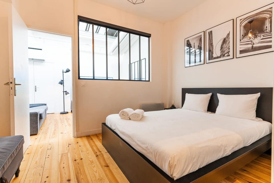 Bed, Photo of the whole room, Bedroom