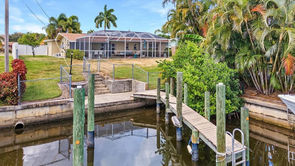 Nostra Palazzo on the Canal - Cape Coral - Roelens Vacations House in Cape Coral