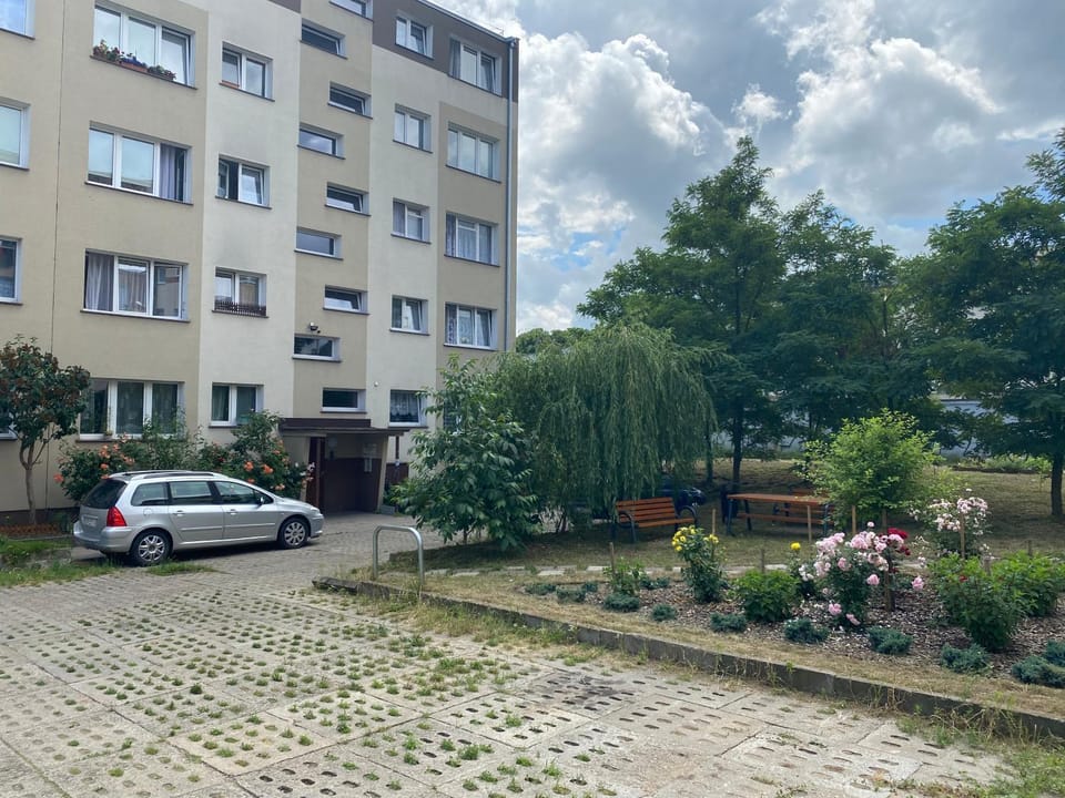 Property building, Neighbourhood