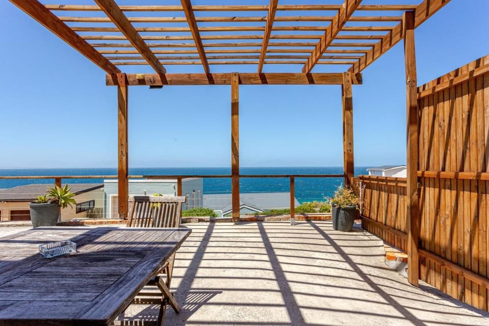 Natural landscape, Balcony/Terrace, Sea view